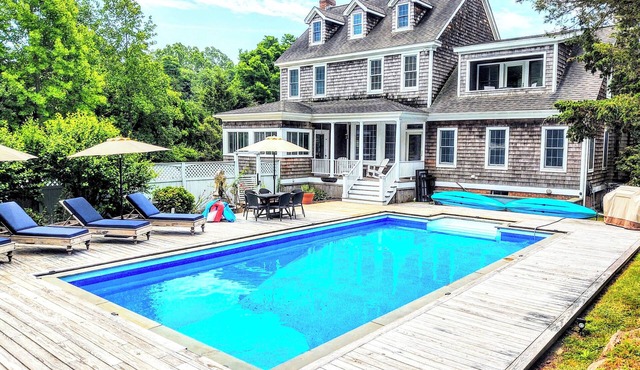 Beautiful Spacious Traditional Home w/Pool, 2 minutes from Beaches, Golf, Tennis