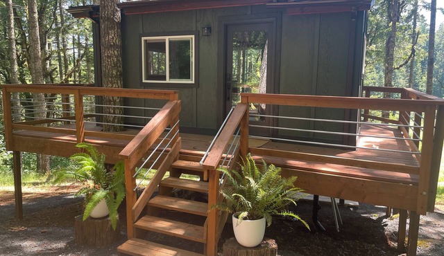 Beautiful treehouse cabin in the Willamette Valley