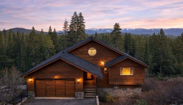 Beautiful View, Trails Nearby, Bunk Beds, Free Ev Charger, Games, Weber BBQ and Big Deck