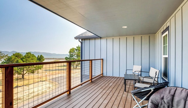Beautiful Water Views: Coastal Oregon Townhome!