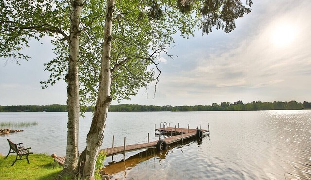 Beautiful Wildwood Lakefront Chalet