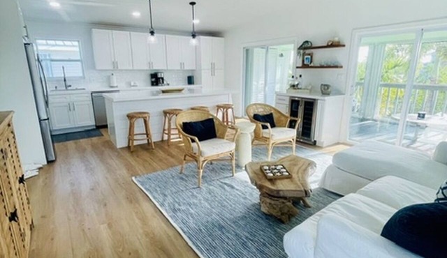 Beautifully updated on water, near Bahia Honda Beach, Key Deer preserve in Big Pine Key