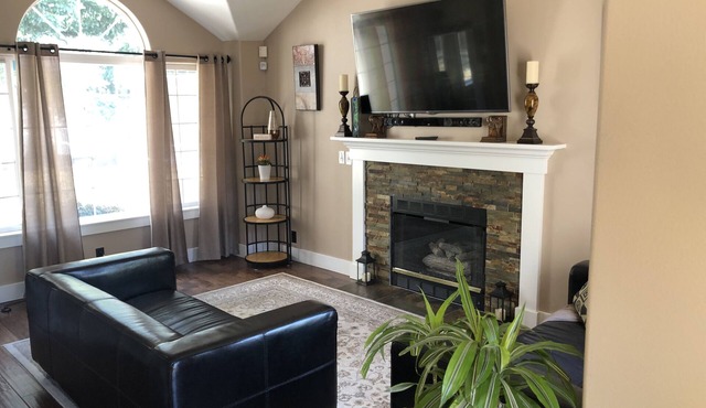 Beaverton OR, Four Season Area! Cozy, 3 bedrooms, near everything! Pets Friendly