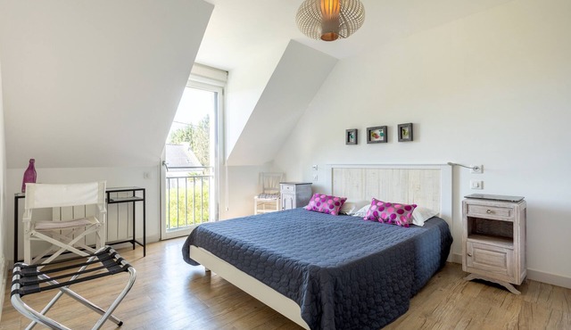 Bed and Breakfast 'Cap À L'ouest' with Shared Terrace, Shared Garden and Wi-Fi in Moëlan-sur-Mer