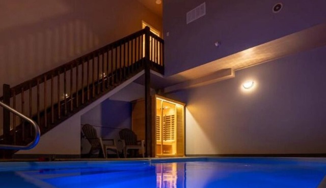 Belamere Suites - The Grand Royal Swimming Pool Suite In Ohio