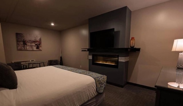 Belamere Suites - The Royal Swimming Pool Suite In Ohio