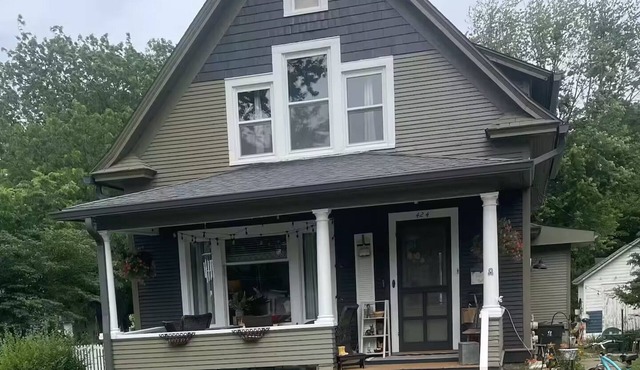Bella's Abode : Charming 2-bedroom apartment with AC, WiFi in peaceful Geneseo