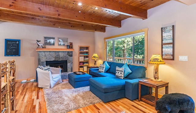 Bernese's Bungalow - Mountain Escape: Dog-Friendly Cabin near Hiking and Golf