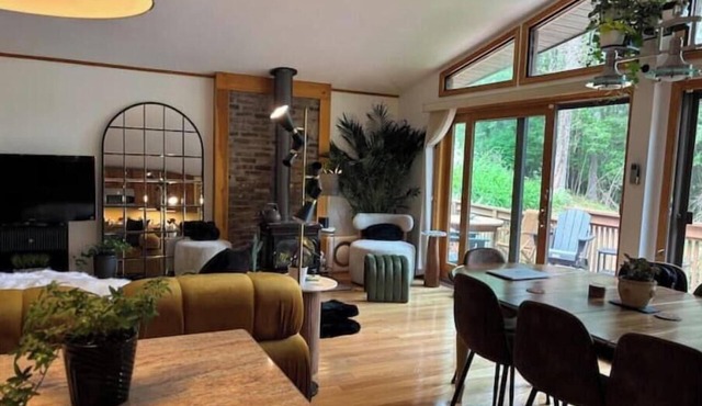Best Berkshire “Readaway” Stay! New reno, stunning private acreage, cultural gem