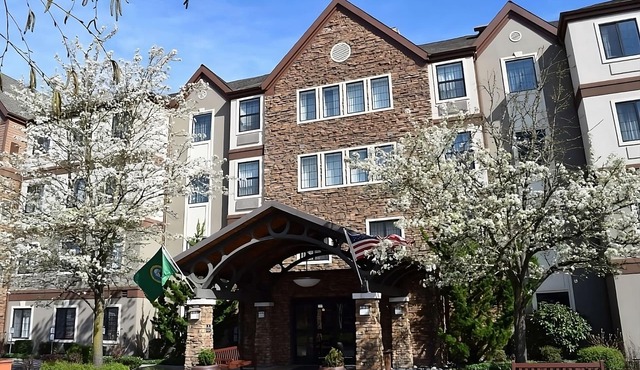Best Value, Quality Stay! Near Raymond E. Shaffer Park, Free Breakfast, Pool!