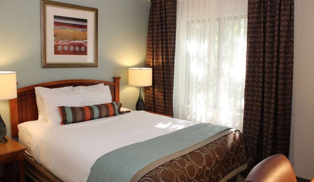 Better Choice for your Vacation! 2 Posh Units, Free Breakfast, Outdoor Pool!