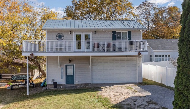 Beulah Apartment with Scenic Lake Views, Just 5 Minutes Away from the Beach! in Beulah