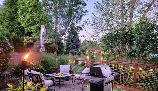 Big Red House-Creek Side Country Charm!
