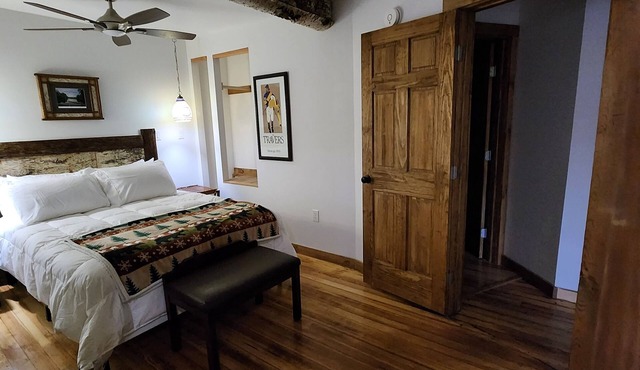 Birch Suite at Colden Lodge A Cozy Private 1Br Suite With Hot Tub on Lake Flower