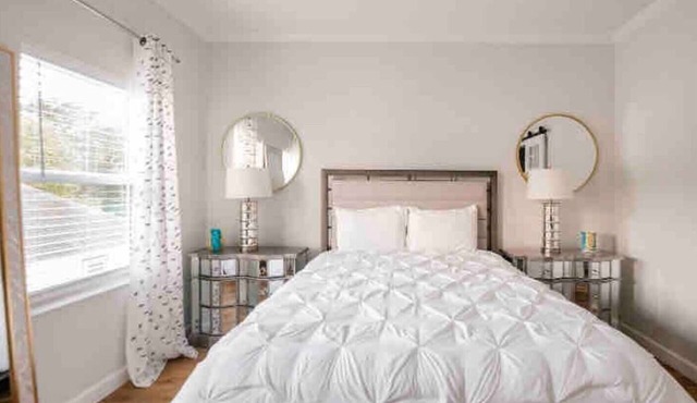 Blanc Villa | Luxury Apt. near NAS & Downtown