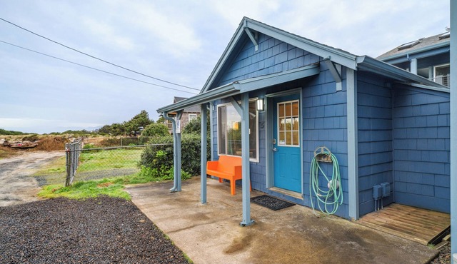Blue Octopus #5 Personal Beach Cabin. Ocean View.