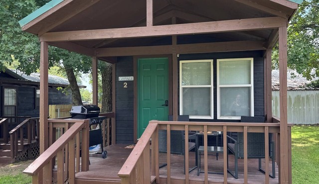 Boulder Ridge Cabin 2: The Cottage - Newly Renovated Tiny Cabin Sleeps 4