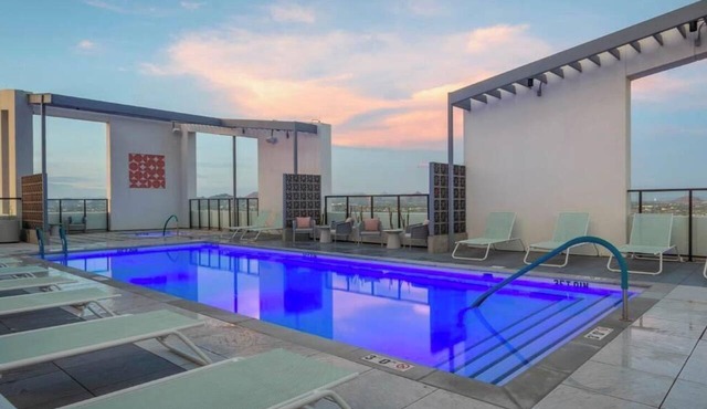 Boulevard Stays Modern Highrise STU Sky Pool, Gym 05
