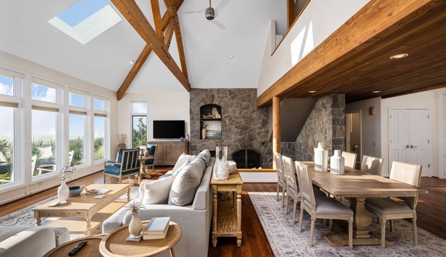 Breathtaking Panoramic Ocean and Views on Gearhart Golf Links, Huge Deck, Game Room, Fire Table