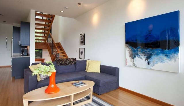Bridge View Loft - Modern, Amazing Views, Walk to Downtown