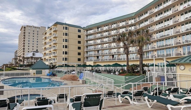 Bright 1BR w/Ocean Views, Private Balcony, Resort Amenities & Full Kitchen