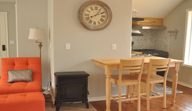 Bright and cozy 1 bedroom apartment unit