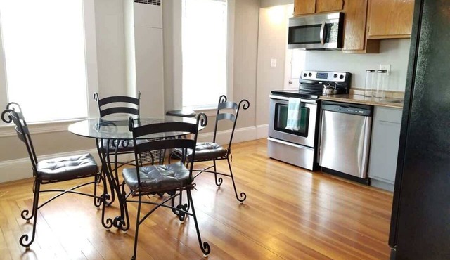 Bright Front Facing Unit - Private Front Farmers Porch