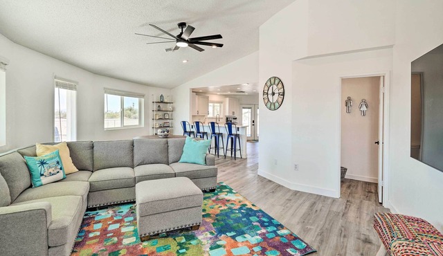 Bright & Modern Round House By Colorado River in Big River