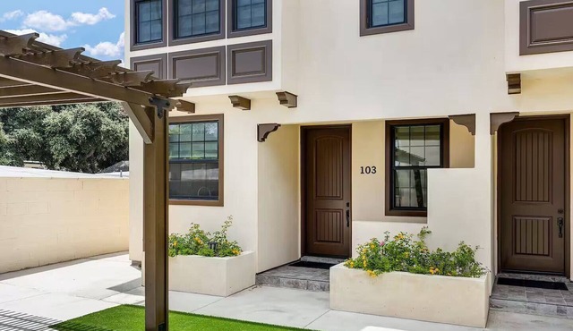Bright Pasadena Getaway w Patio & Near Old Town in Pasadena
