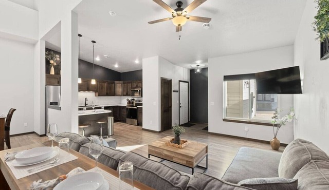 Bright & Spacious 3BR | SE SF