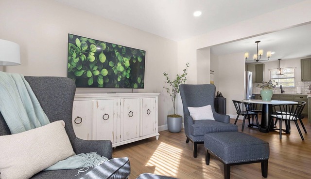 Bring Everyone/NEW 5BR Townhome Designed for Groups/ Home Base near ND