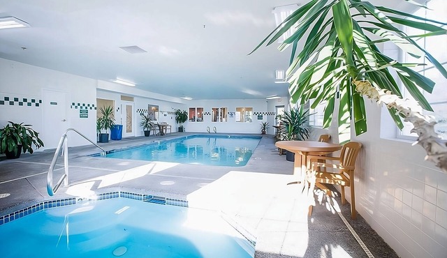 Budget-Friendly Accommodation in Red Lion McMinnville! On-site Pool!