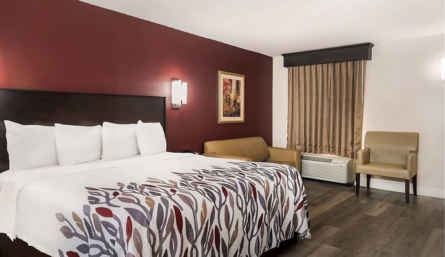 Budget-friendly Accommodation | Free Breakfast, Pets Allowed | Near Tupelo Zoo