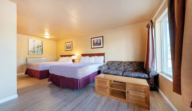 Budget-Friendly Room w/Essentials & Free Parking, Pet-Friendly