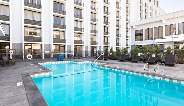 Budget-Friendly Stay! Outdoor Fireplace, Near Rosemary Gardens Park
