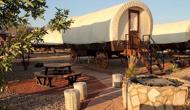 Buffalo Bill Wagon #25 w/2 QB, BBQ & Fire Pit