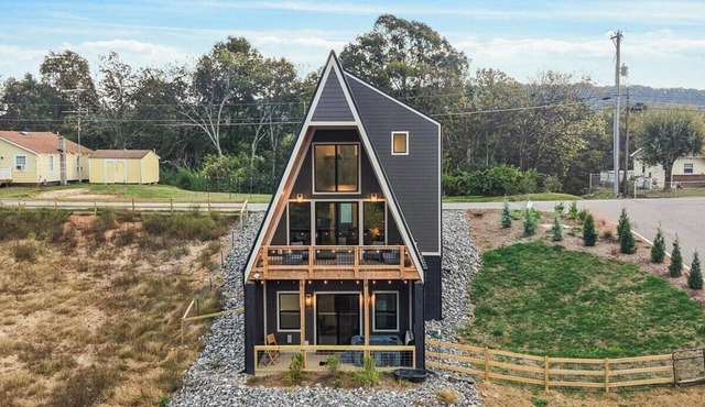 Buffalo Bluff | A-frame Cabin | Bluff Views +Goats in Rossville