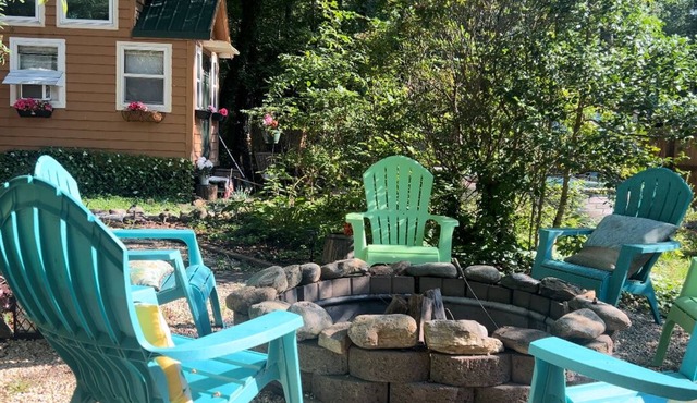 Cabin Hottub Wood Mini Recharging Mountain getaway Firepit Hiking waterfalls