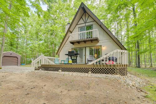 Cabin near Lake w/Deck, Fire Pit & Grill!