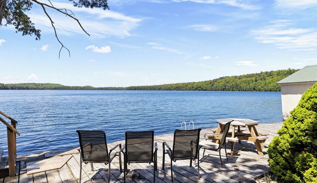 Cabin on crystal clear Lonely Lake in Echo Bay