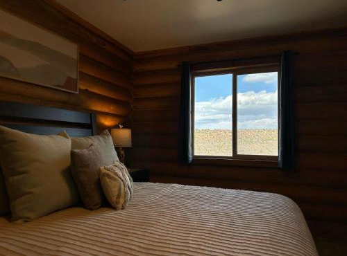 Cabin with Views Near Zion and Bryce