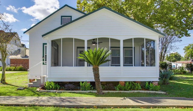 Cajun Country Getaway! Historic Lutcher Bungalow