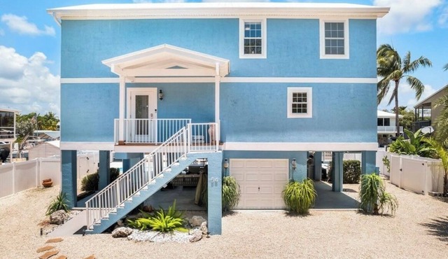 Canal front 4-bedroom house in Blackwater Sound, Key Largo near Adams Cut
