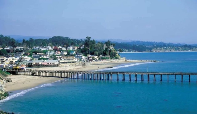 Capitola Sea Winds one block to Capitola Beach