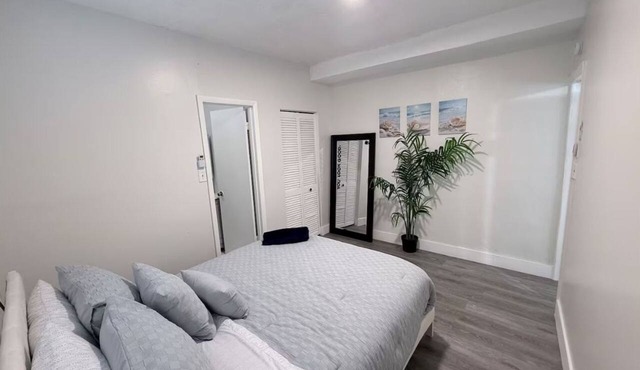 Centrally Located Miami Guesthouse with Private Entry & Parking in Hialeah
