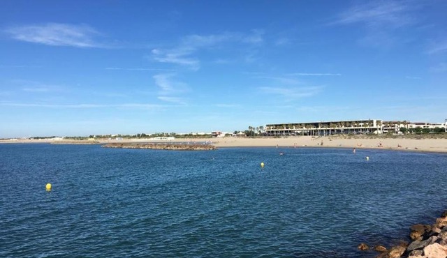 Charmant 2 pièces cabine avec parking et animaux admis à Sète in Sète