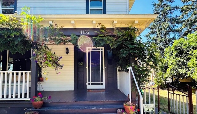 Charming 1-bedroom apartment in the heart of vibrant Foster-Powell, SE Portland