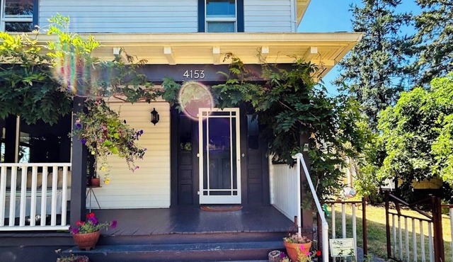 Charming 1-bedroom apartment in the heart of vibrant Foster-Powell, SE Portland