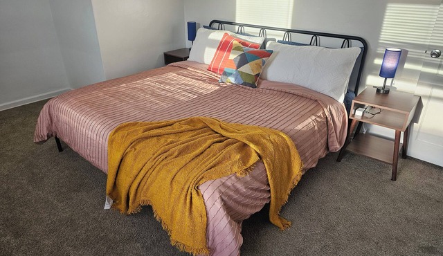 Charming 1-bedroom apartment near downtown Salem