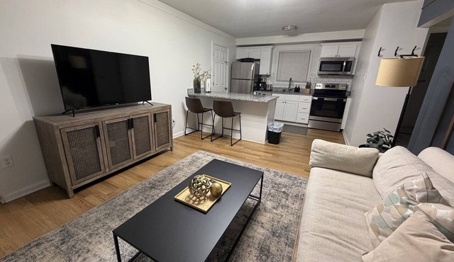 Charming 1BR Apt in Royal Oak, MI